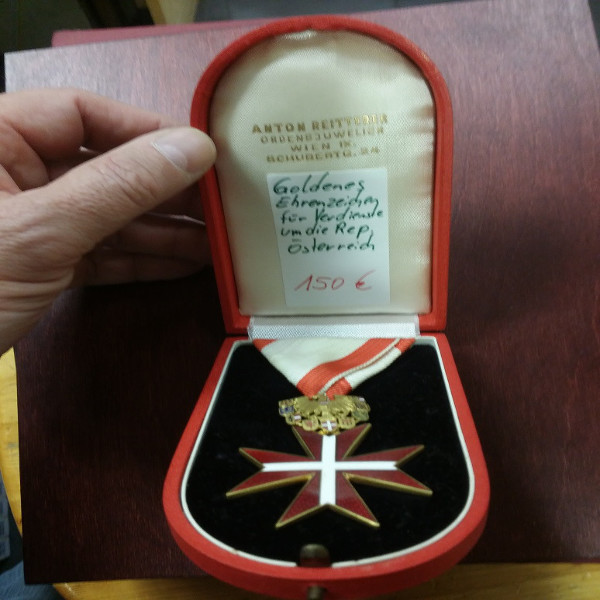 Goldenes Ehrenzeichen für Verdienste um die Republik Österreich