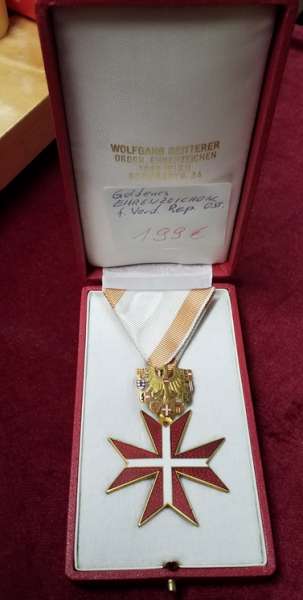 Goldenes Ehrenzeichen für Verdienste der Republik Österreich im Etui
