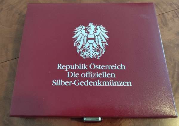 Sammelbox Österreich die offiziellen Silber Gedenkmünzen 25 Schilling , 50 Schilling , 100 Schilli